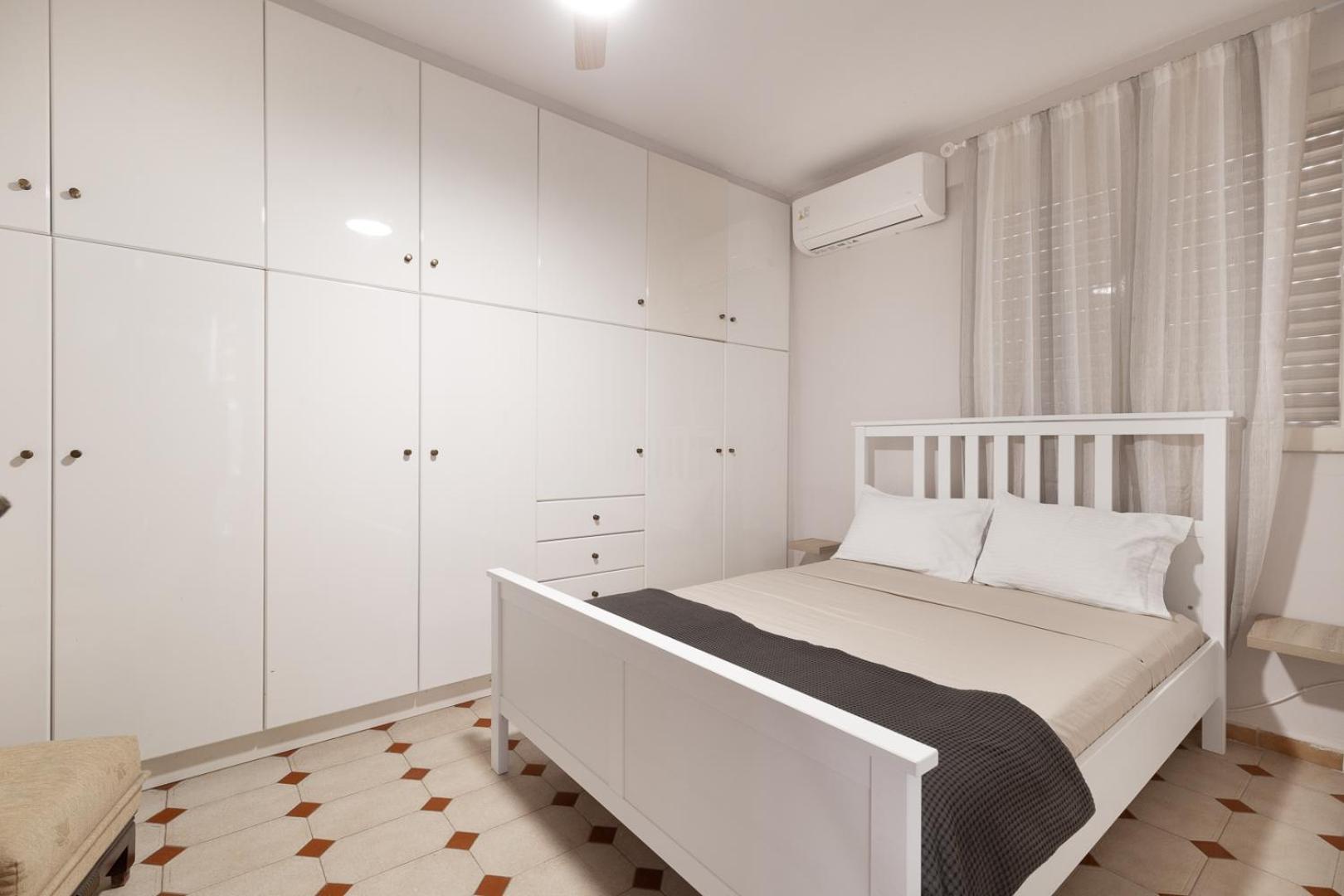 Caldera Close To The Port, Airport & Athens Apartment *