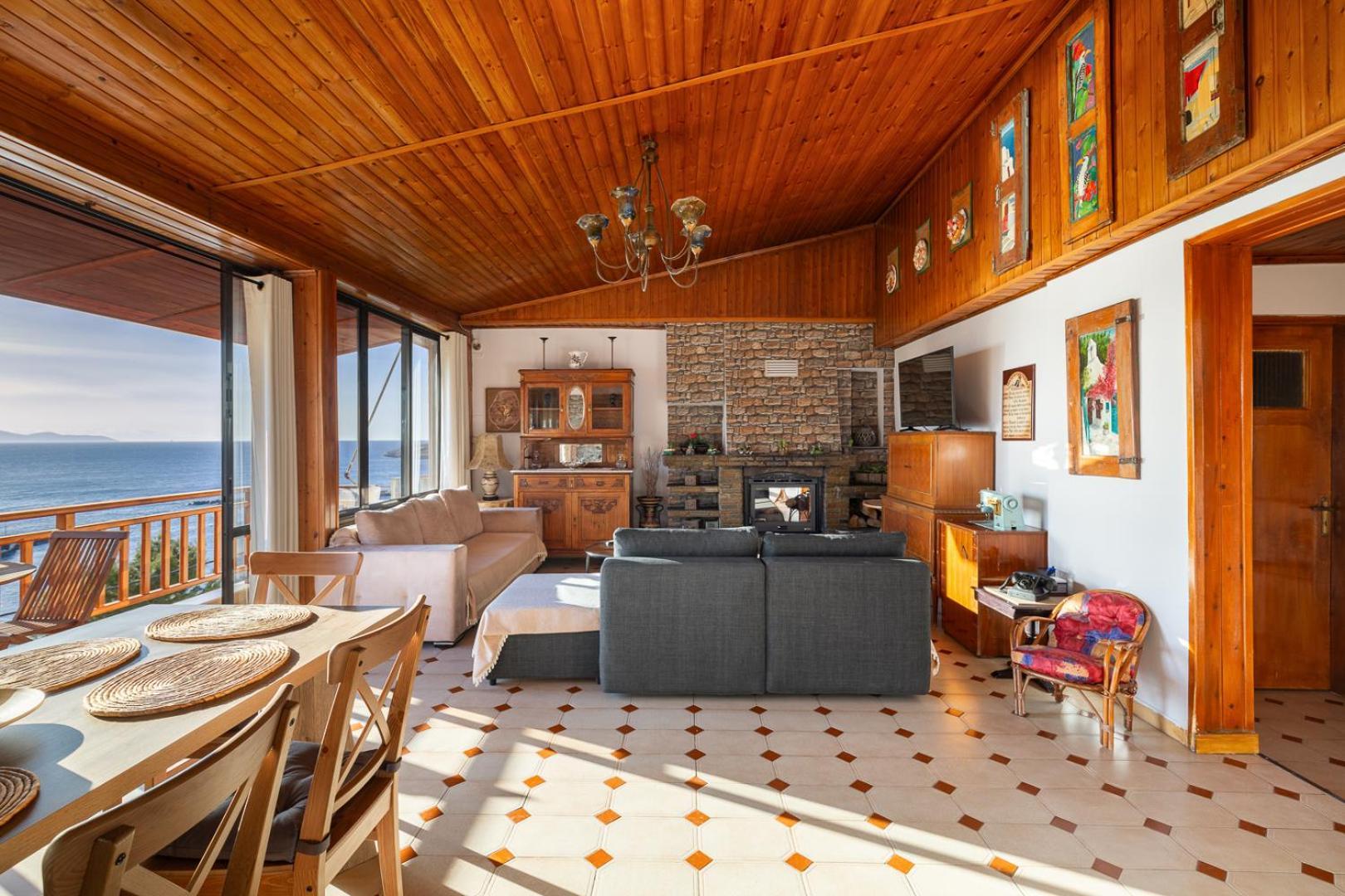 Caldera Close To The Port, Airport & Athens Apartment