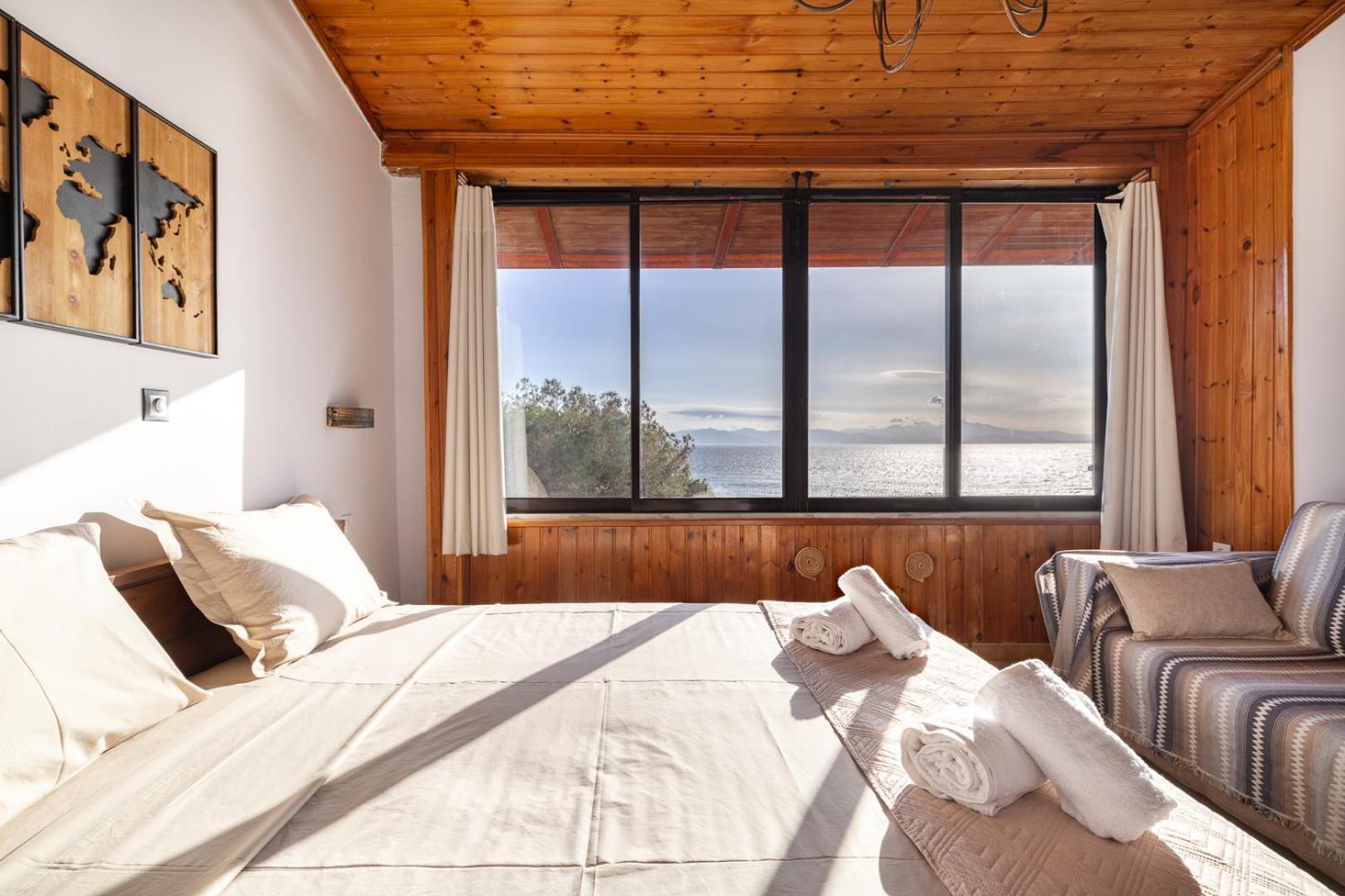 Caldera Close To The Port, Airport & Athens Apartment *