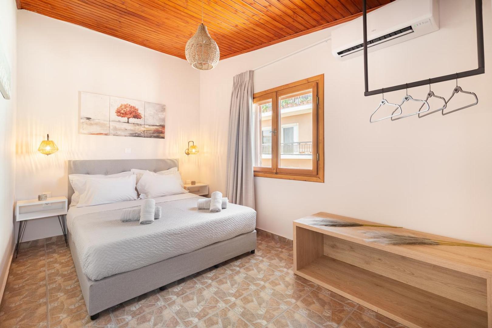 Caldera Close To The Port, Airport & Athens *