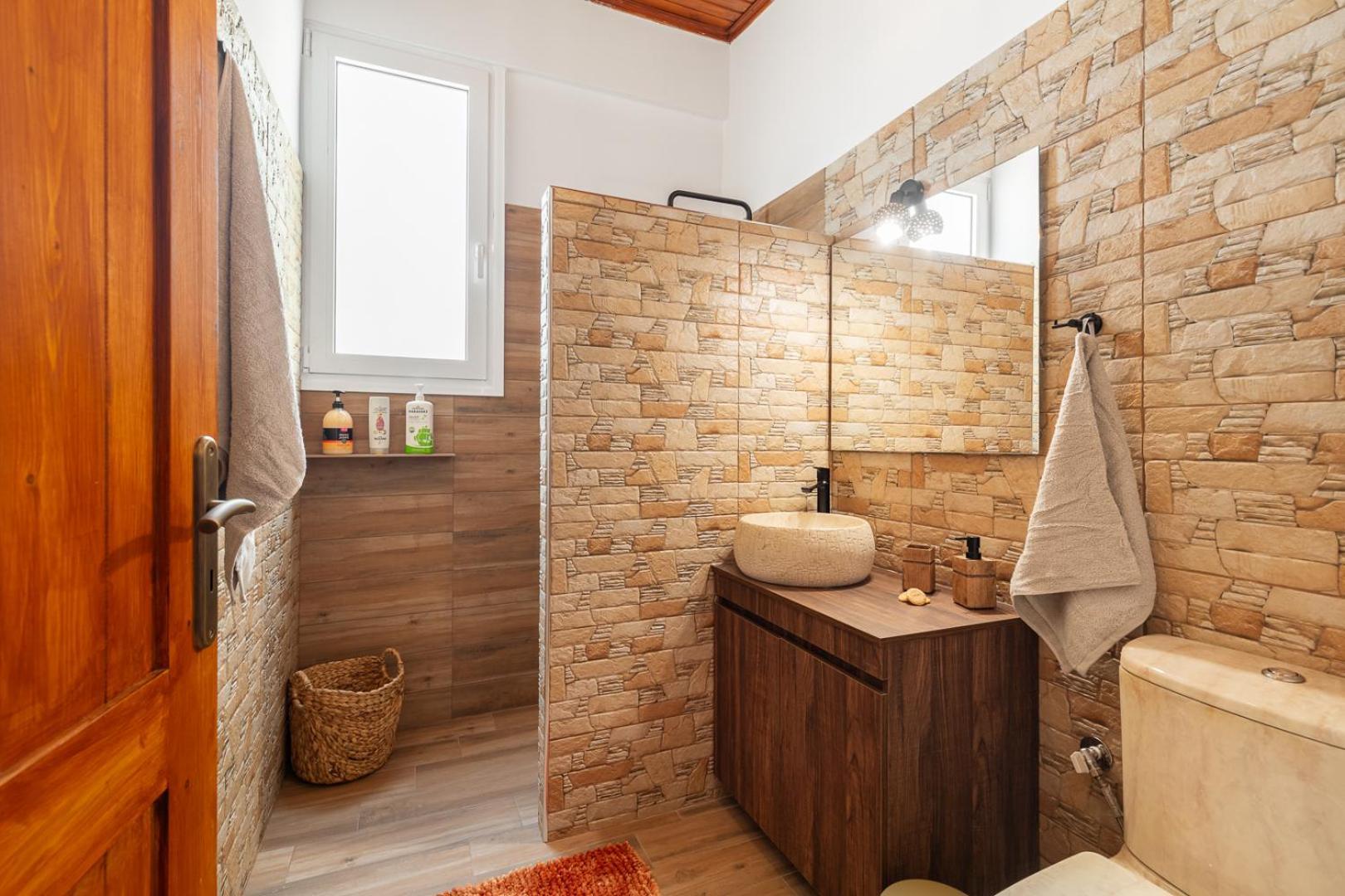 Caldera Close To The Port, Airport & Athens Appartamento *