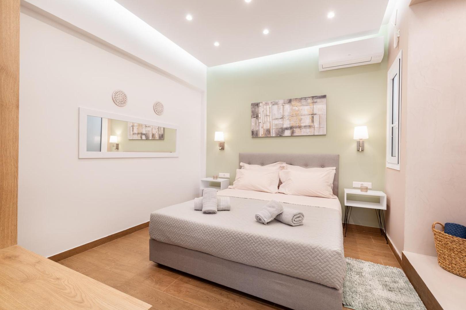 Caldera Close To The Port, Airport & Athens Appartamento