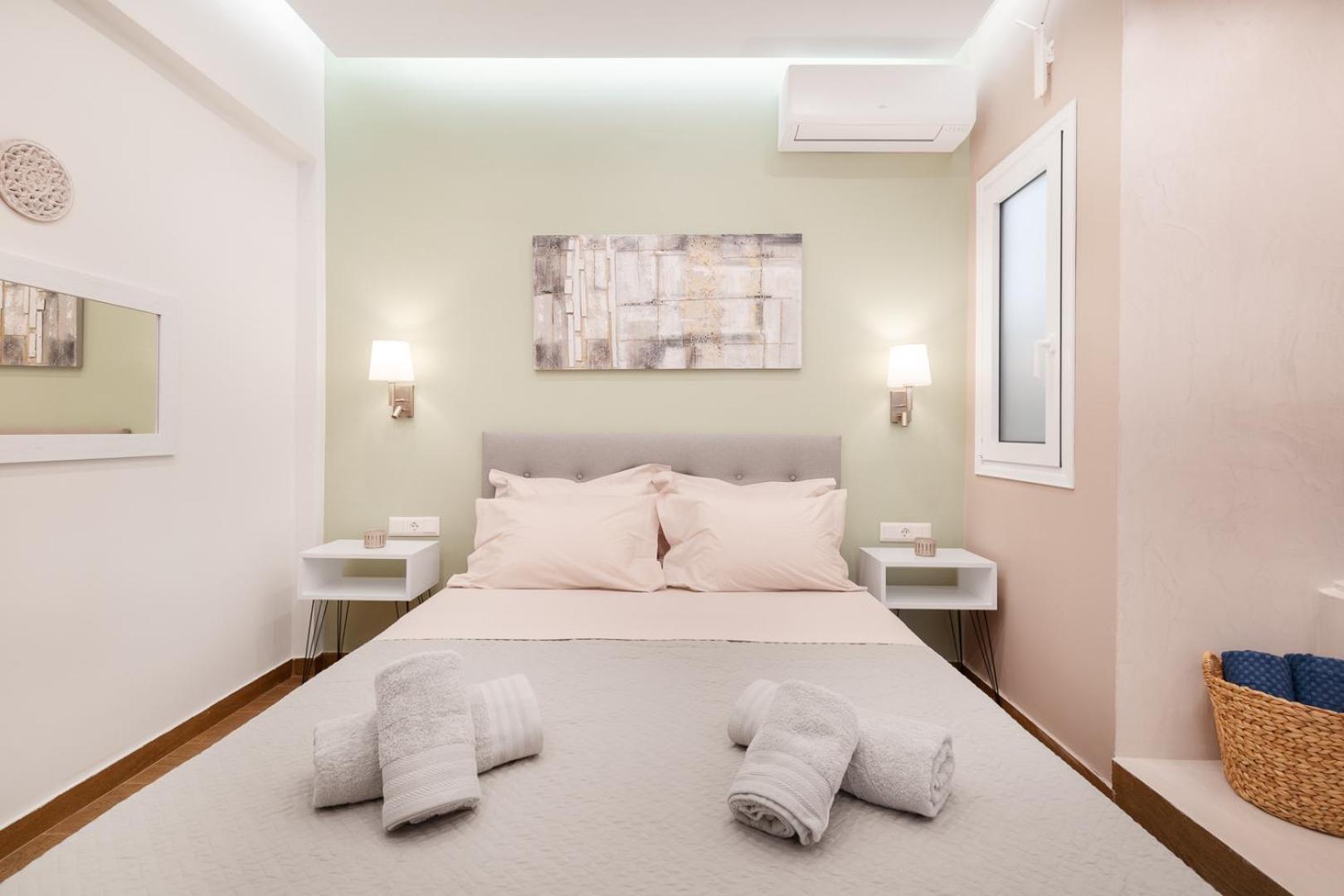 Caldera Close To The Port, Airport & Athens *