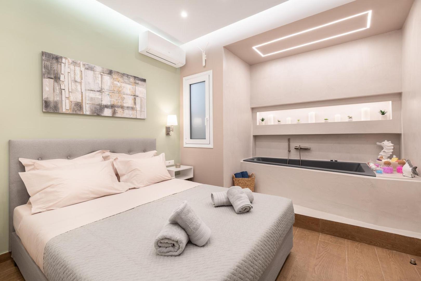 Caldera Close To The Port, Airport & Athens Apartment *