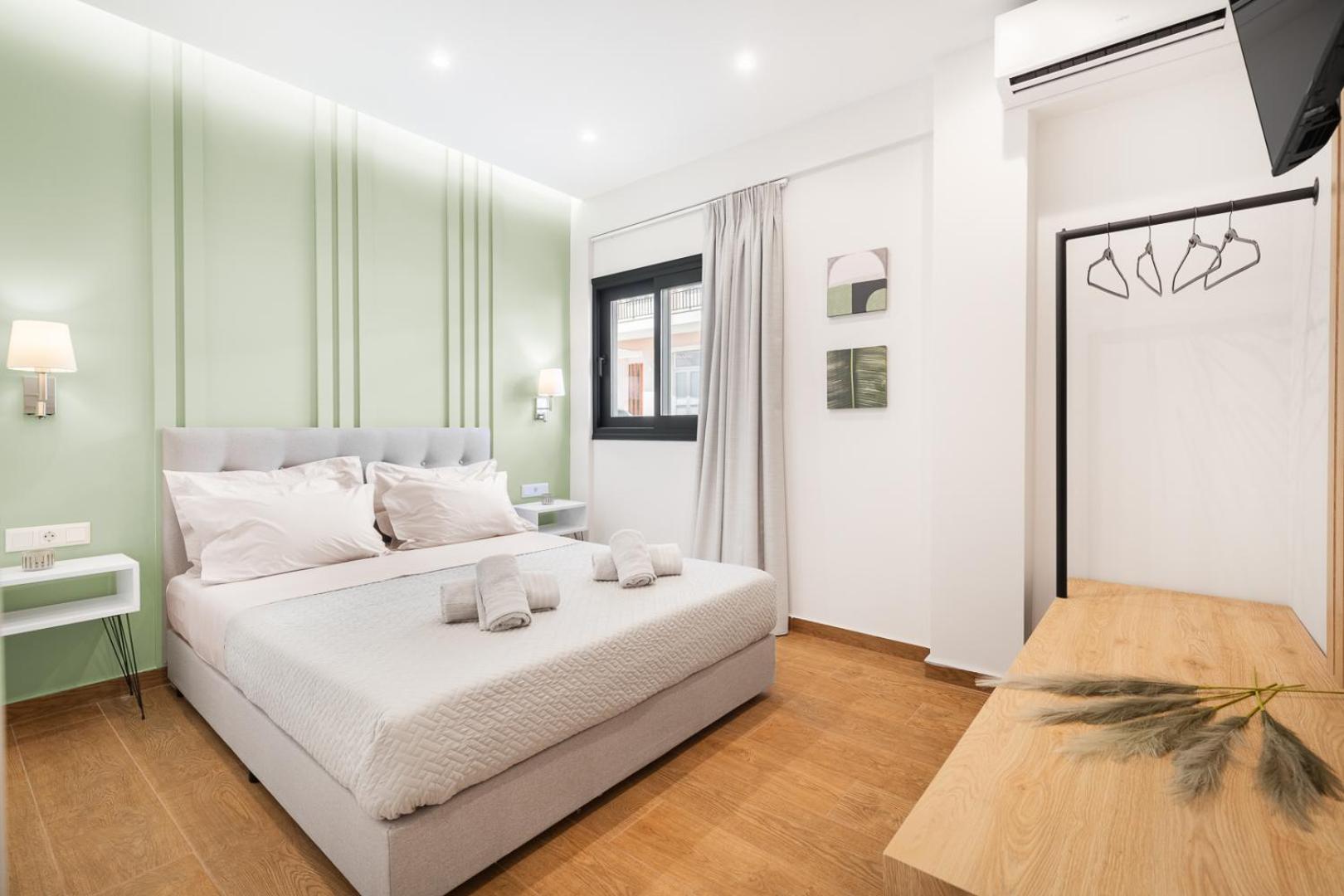Caldera Close To The Port, Airport & Athens Apartment