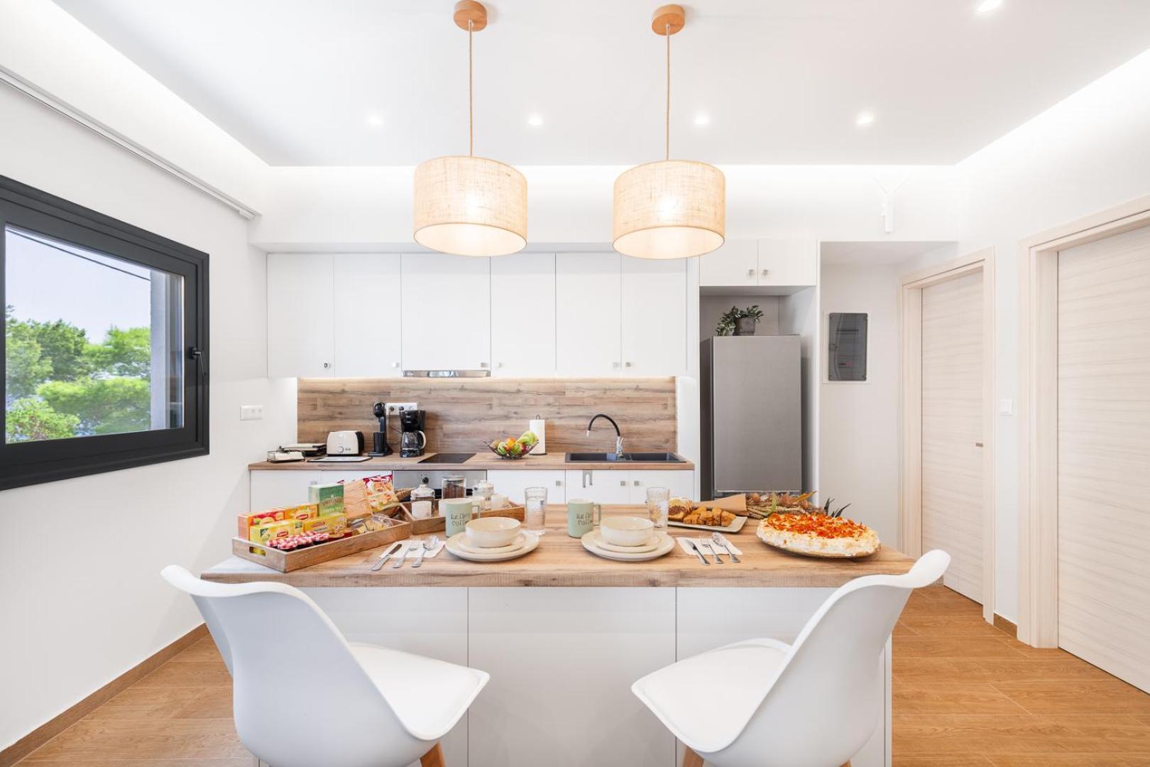 Caldera Close To The Port, Airport & Athens Appartamento